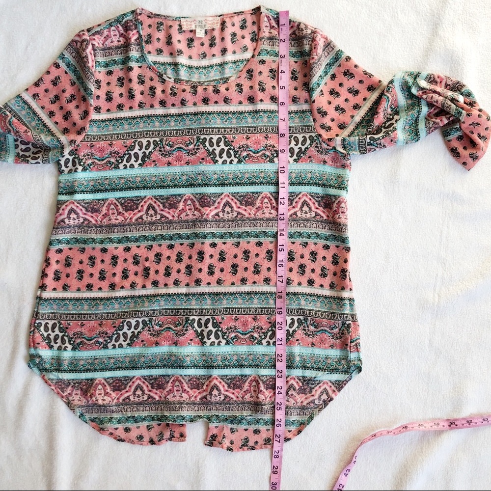 Pink Republic Women’s Salmon Turquoise Print Paisley Boho Flowy Top, size Medium - Picture 11 of 16